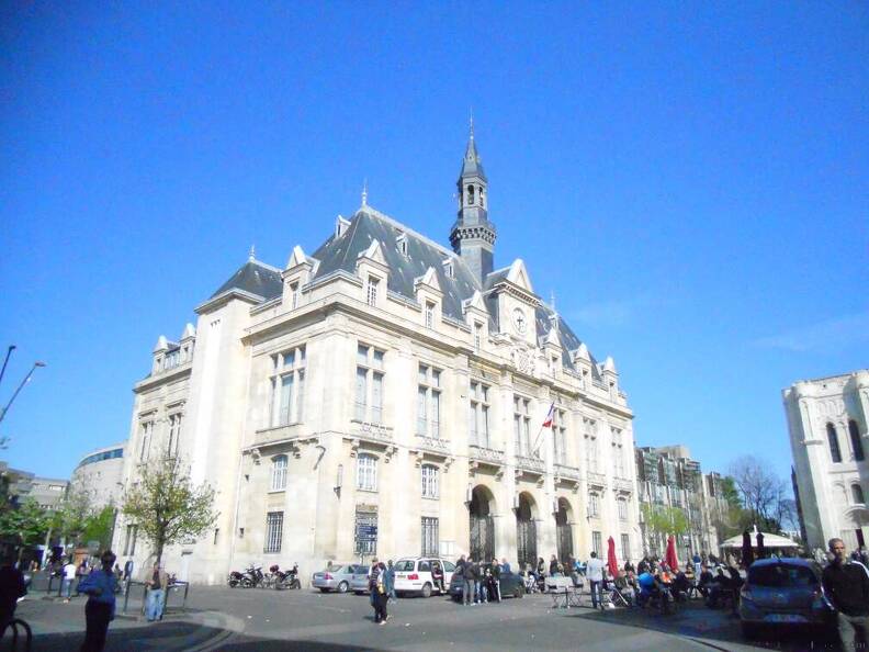 Paris 2015 - Edifício do Tribunal em Saint Denis.JPG